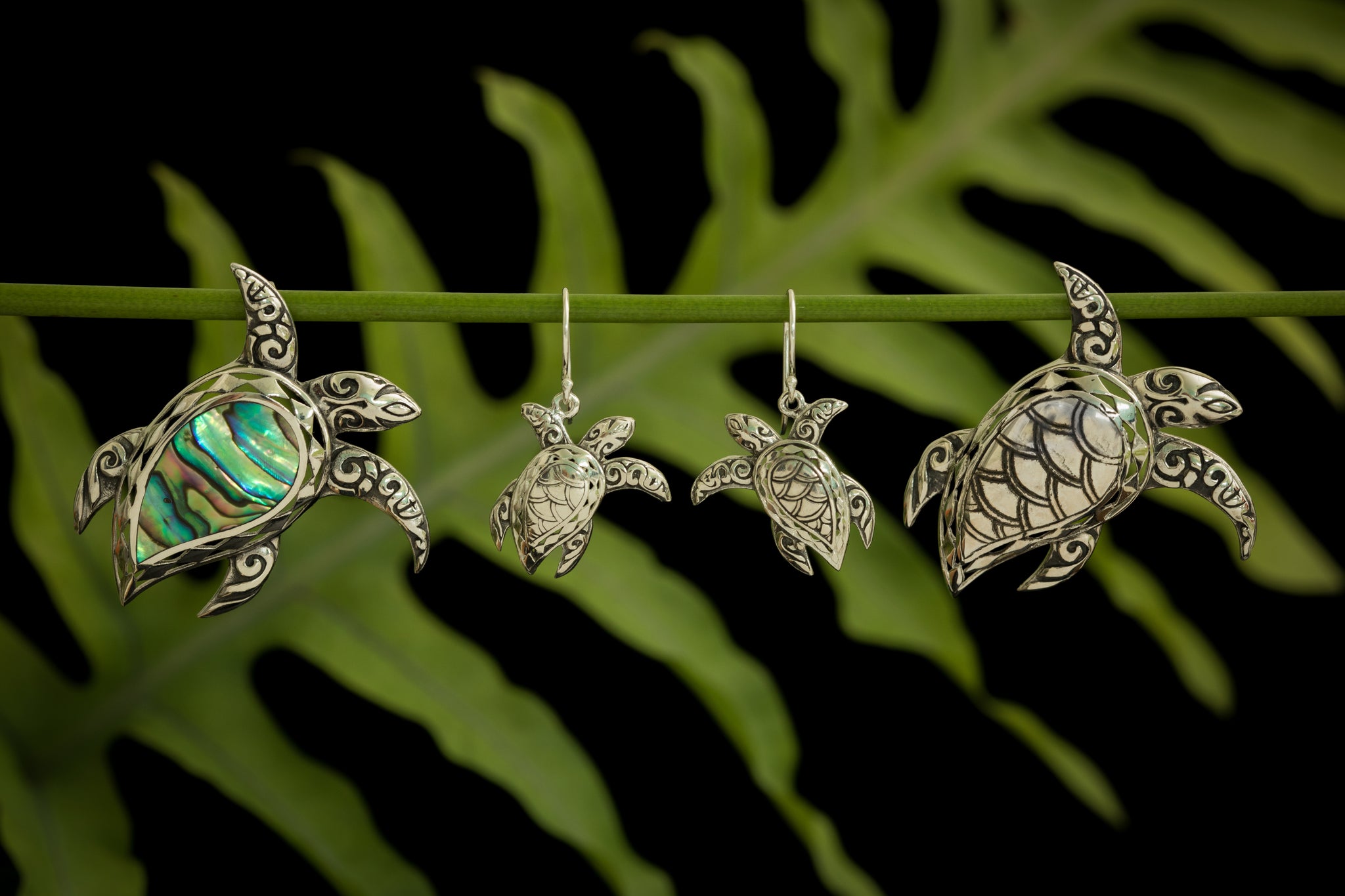 Sterling Silver Hawaiian Koa Wood Engraved Honu In Circle Pendant - Hilo Hattie - Foto 4